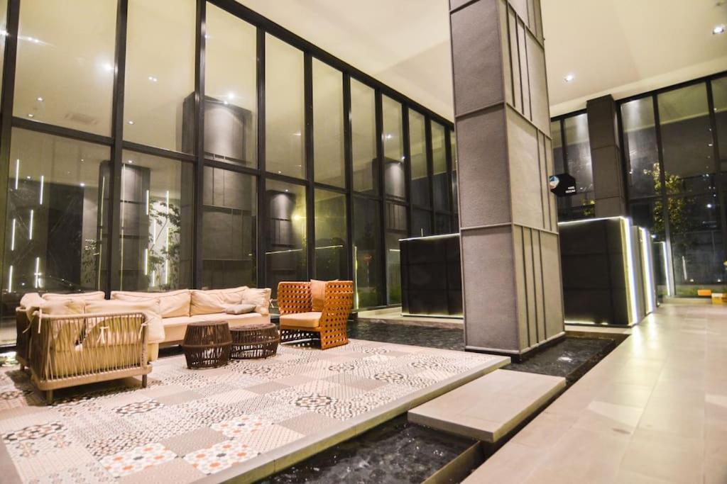 The Play Suite@pano. Mrt. Free Parking. Self C/in Pangsapuri *